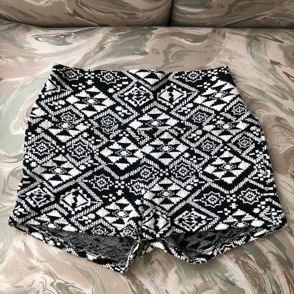 Stretchy printed short shorts XS